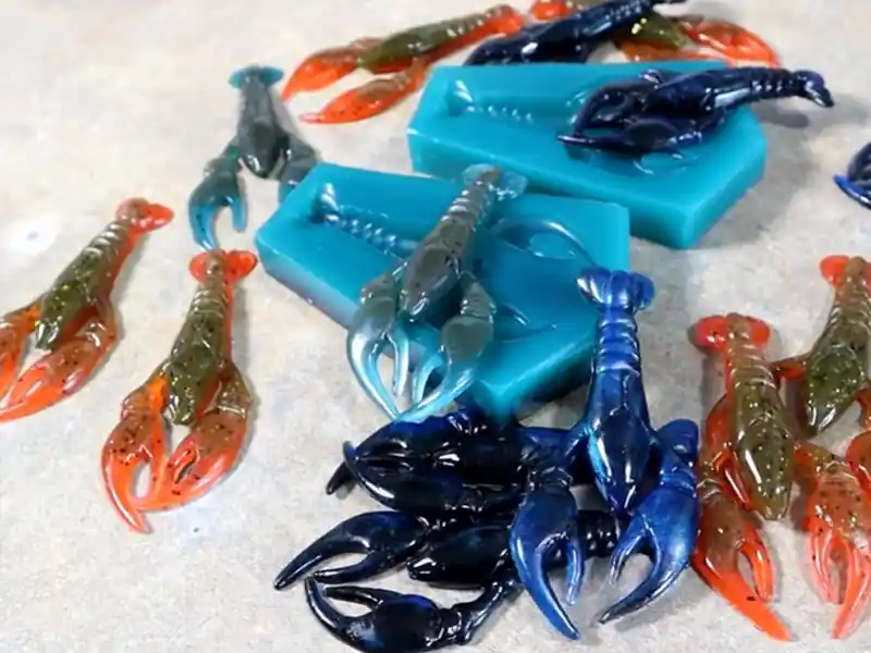 Señuelos de tipo langosta en varios colores.